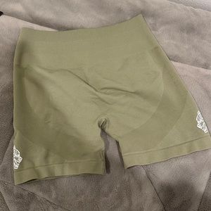 She wolves forever Seamless Everson Shorts